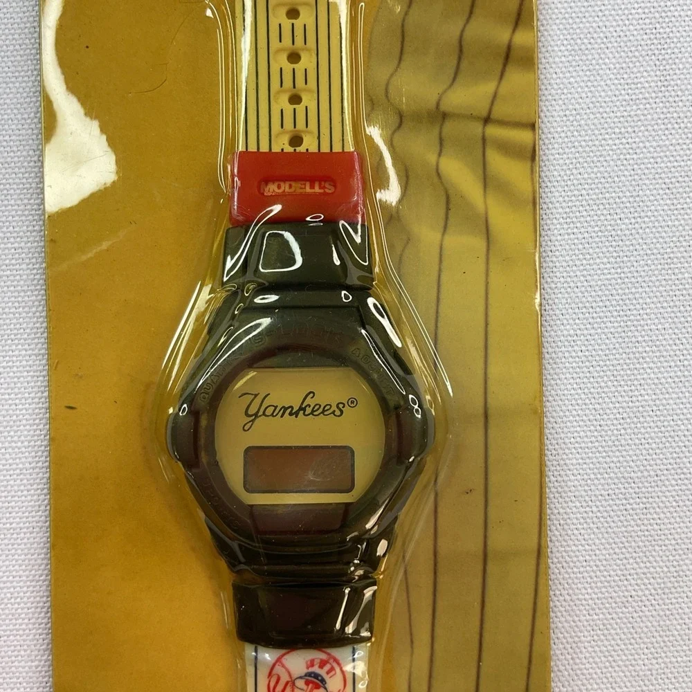 Vintage Yankees Watch 2000 Baseball Modells Sporting Goods New York sealed